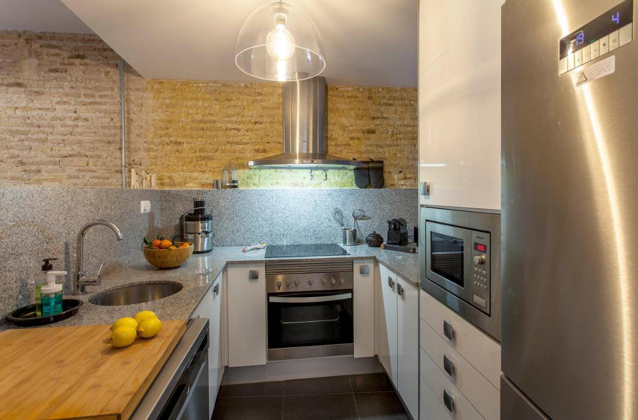 Luxurious & Alluring Home In Historic Town 발렌시아 외부 사진