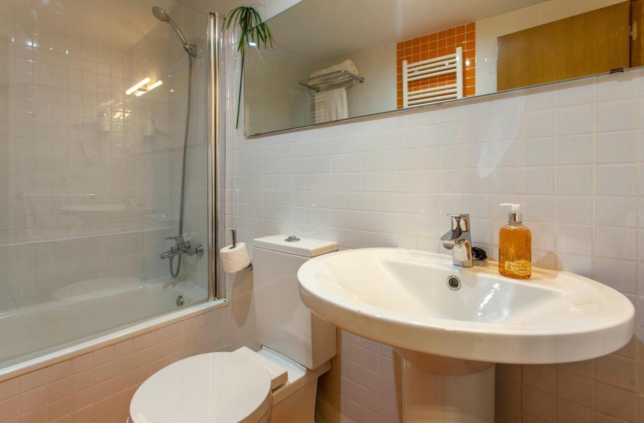Luxurious & Alluring Home In Historic Town 발렌시아 외부 사진