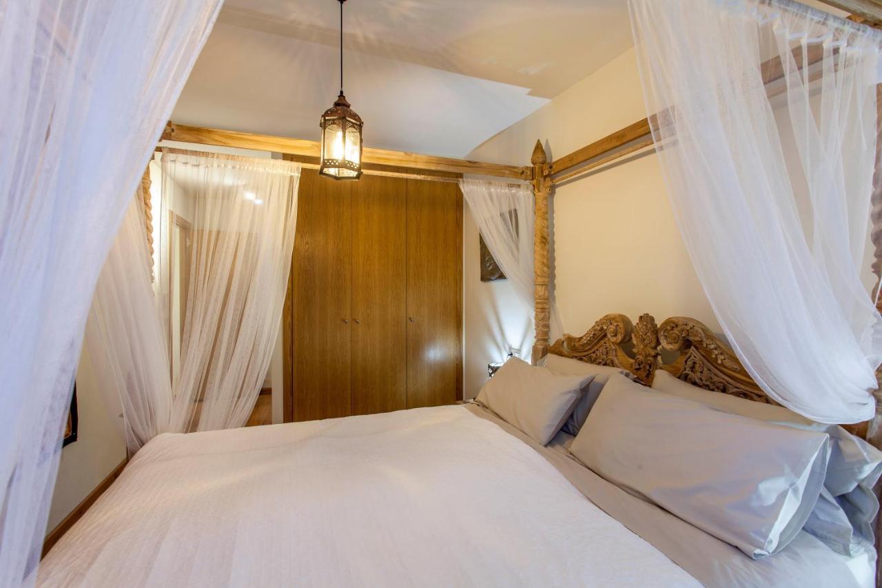 Luxurious & Alluring Home In Historic Town 발렌시아 외부 사진