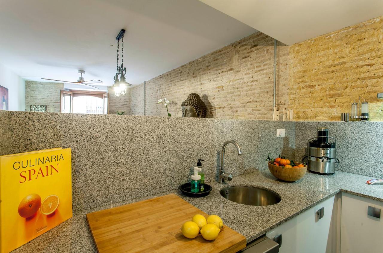 Luxurious & Alluring Home In Historic Town 발렌시아 외부 사진