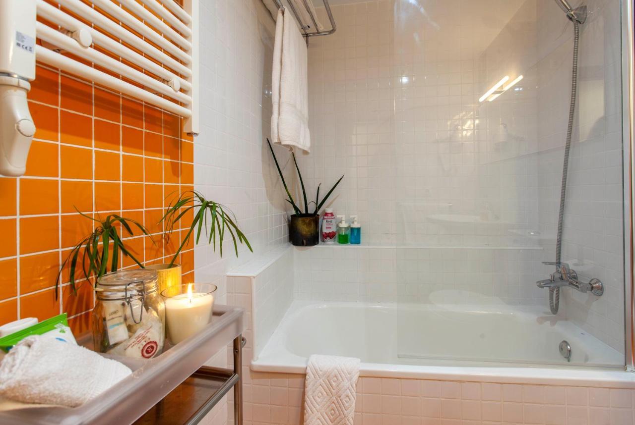 Luxurious & Alluring Home In Historic Town 발렌시아 외부 사진