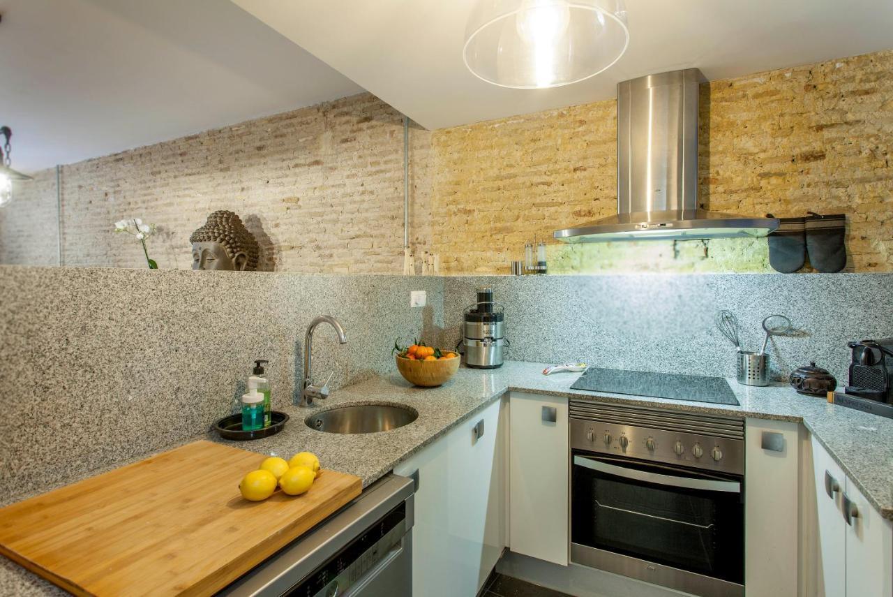 Luxurious & Alluring Home In Historic Town 발렌시아 외부 사진