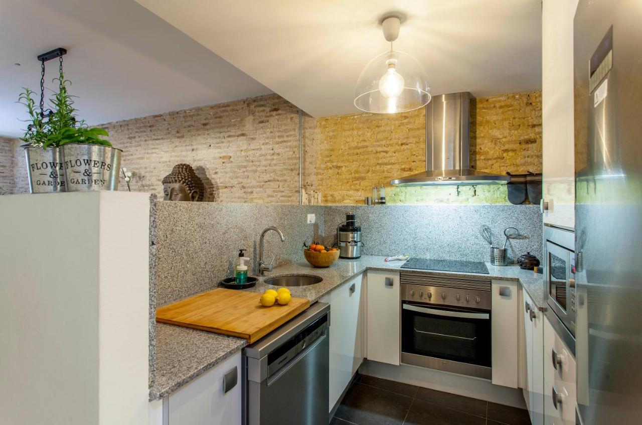 Luxurious & Alluring Home In Historic Town 발렌시아 외부 사진